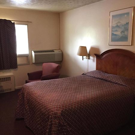 Vista Heights Inn 亨里埃塔 外观 照片